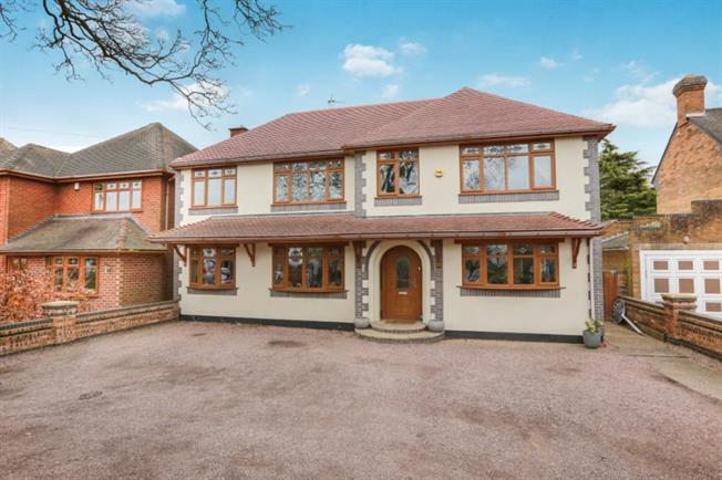 5 bedroom detached house for sale in wolverhampton for £550,000.