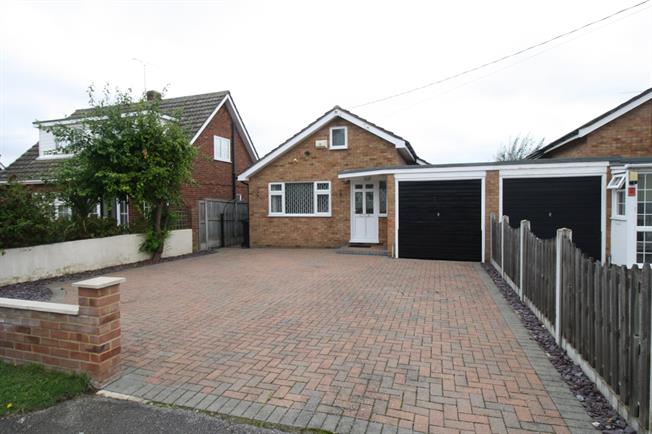2 bedroom link detached house bungalow for sale in chelmsford for