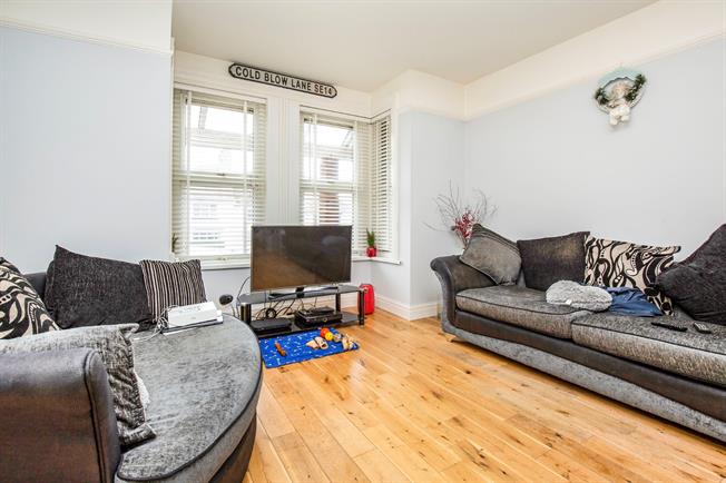 2 bedroom flat for sale in brighton for guide price £300,000.